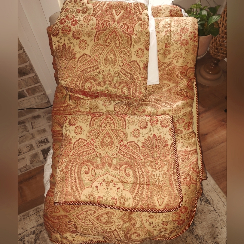 Croscill Twin Comforter Set, NWOT